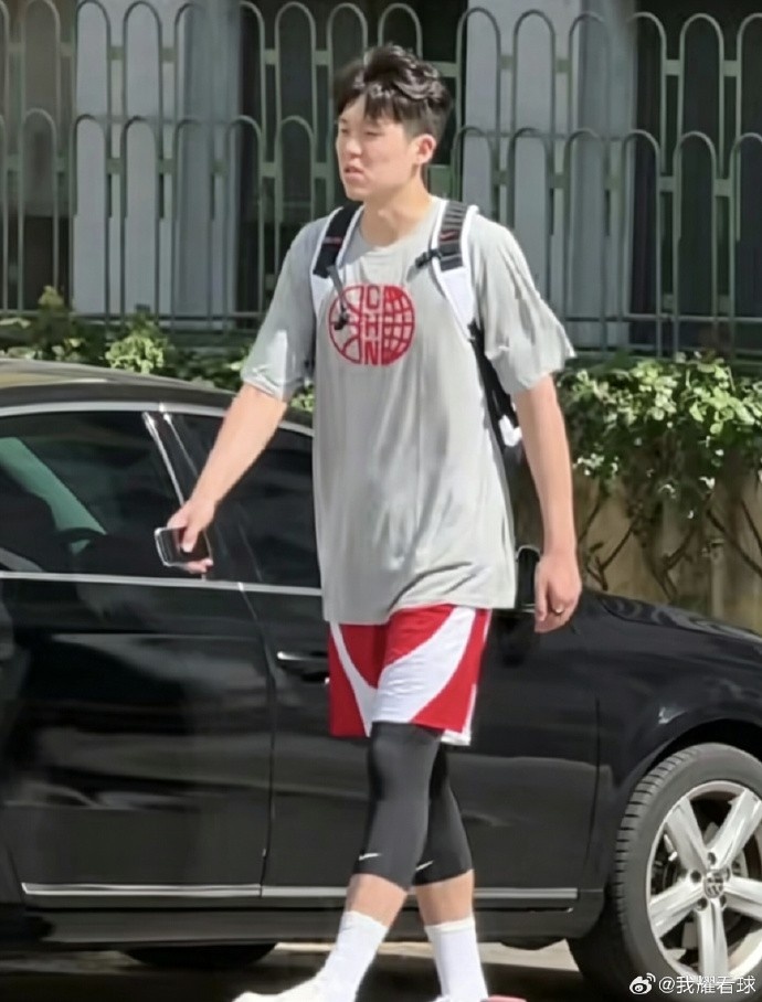 杨瀚森抵队报到 世预赛两战赛程敲定