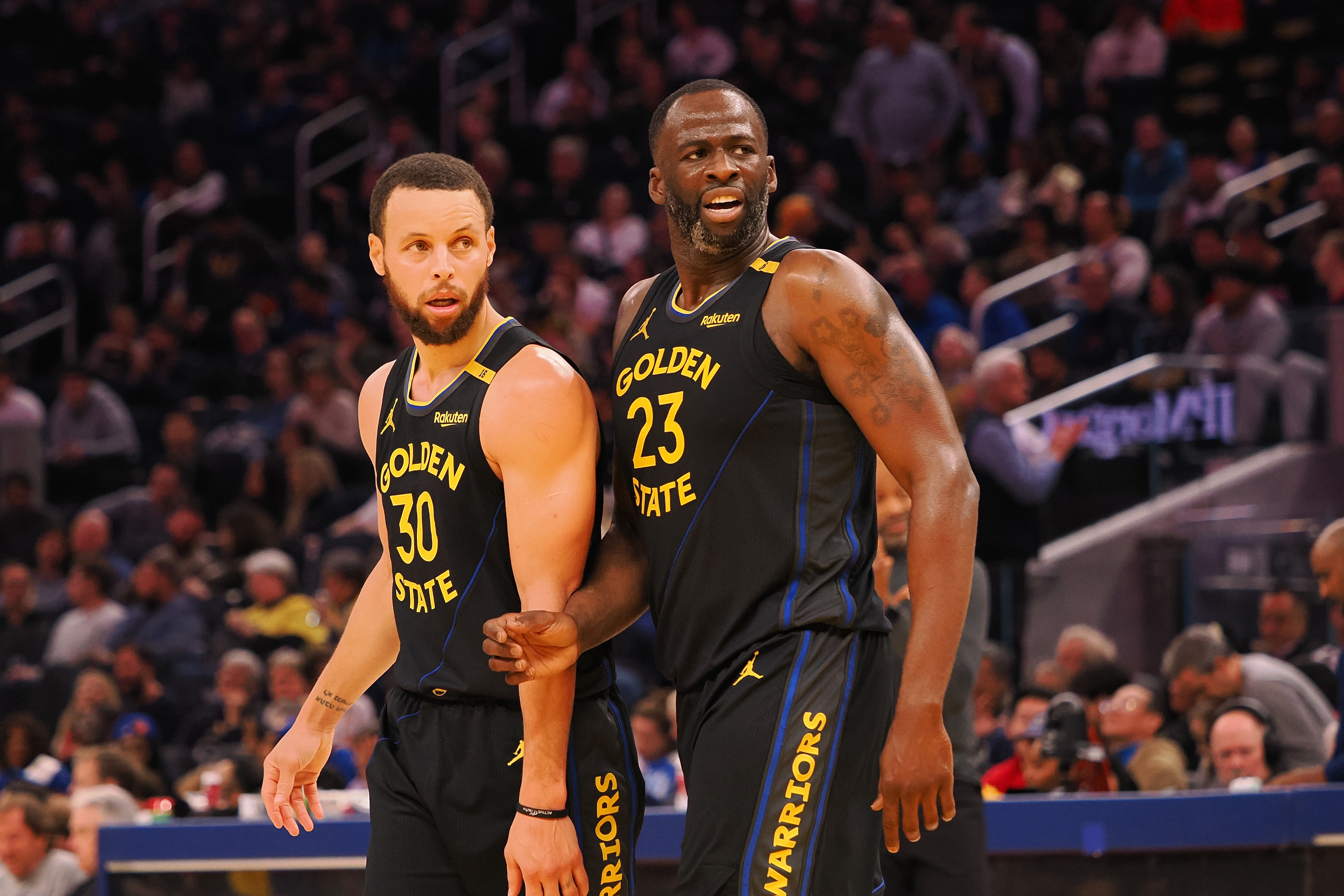 尼克·杨曝勇士更衣室生态：格林吼人库里安抚，杜兰特沉默带队