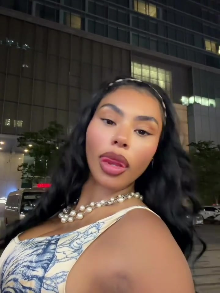 PJ·华盛顿休赛期现身杭州,妻子社媒晒旅行照 PJ·华盛顿休赛期现身杭州,妻子社媒晒旅行照