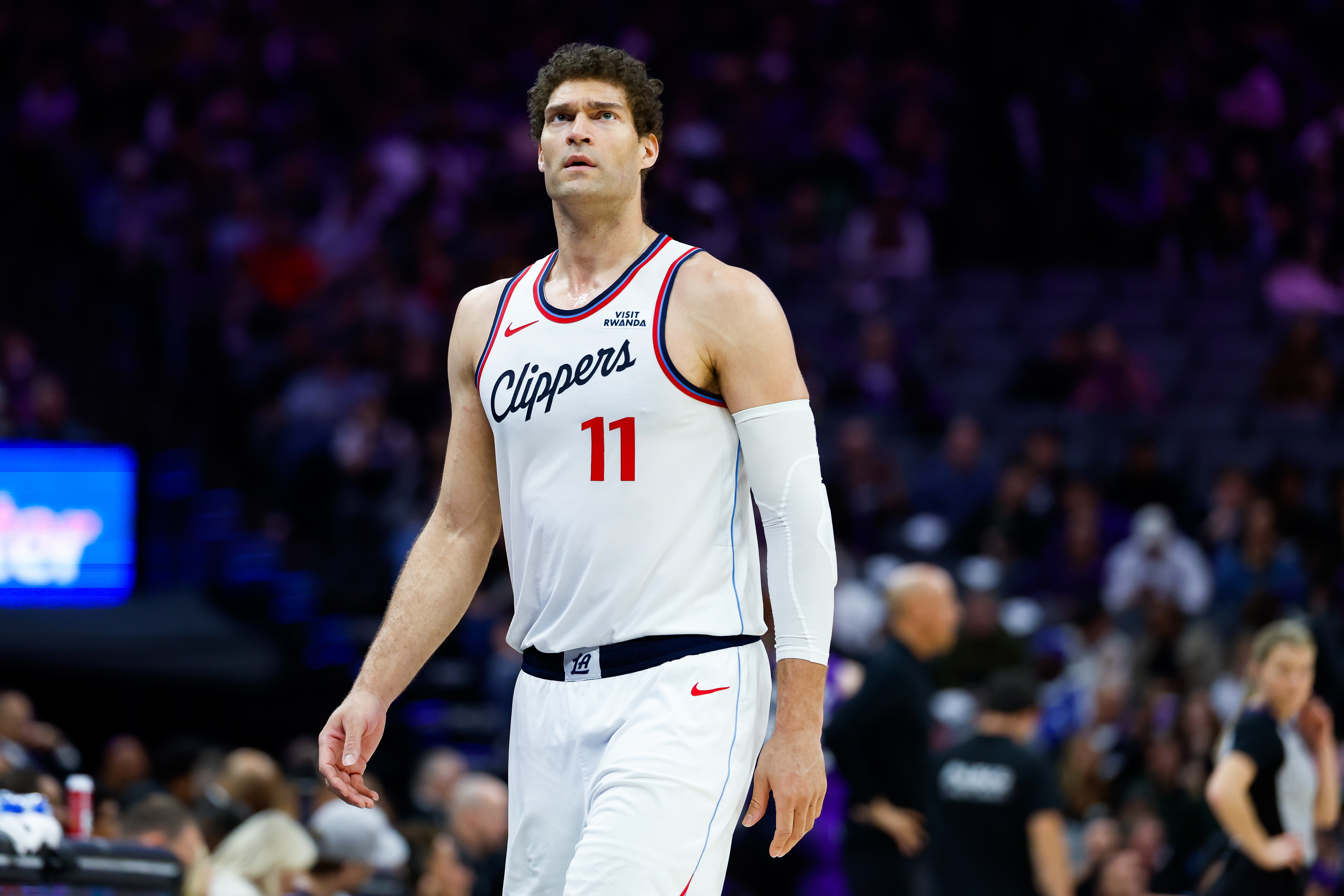 杰伦·布朗自封十年胜场王，523场领跑同期联盟