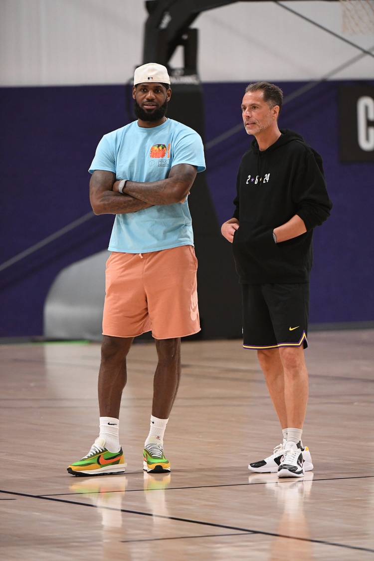 名记揭湖人詹姆斯八年合作内幕：表面体面，长期互不信任
