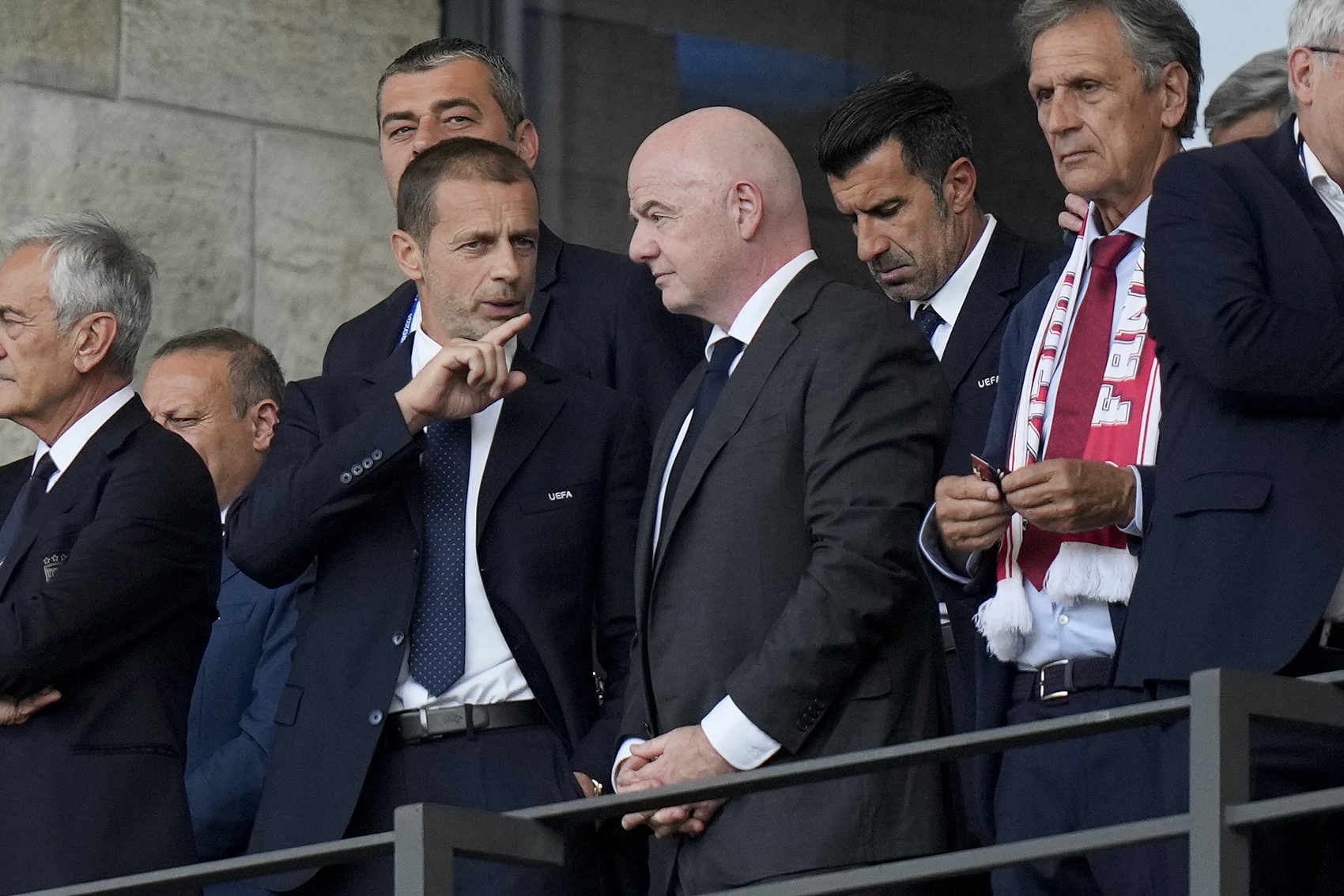 切费林缺席决赛抗议FIFA：巴洛贡红牌缓期成导火索