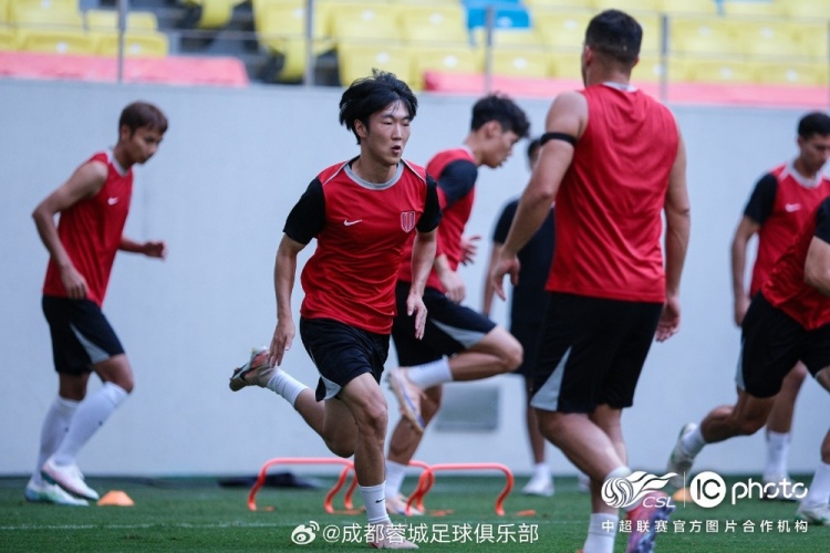 阿洛伊西:明天主力轮换5人,国安边路传中是防守重点 阿洛伊西:明天主力轮换5人,国安边路传中是防守重点