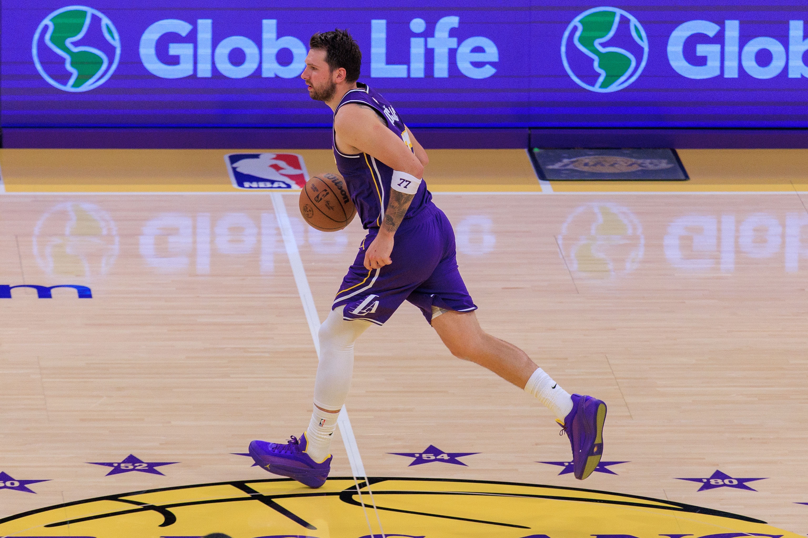 东契奇谈湖人新阵容与上赛季对比：配置出色 化学反应待磨合
