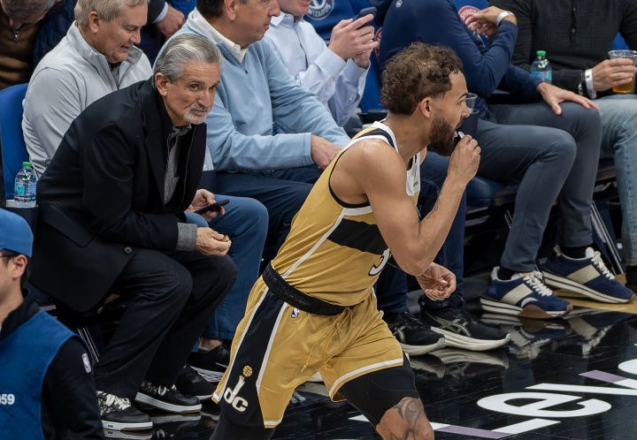 吹杨:以前NCAA指控我ACT作弊 后面我单场42分他们就没叫我重考了 吹杨:以前NCAA指控我ACT作弊 后面我单场42分他们就没叫我重考了