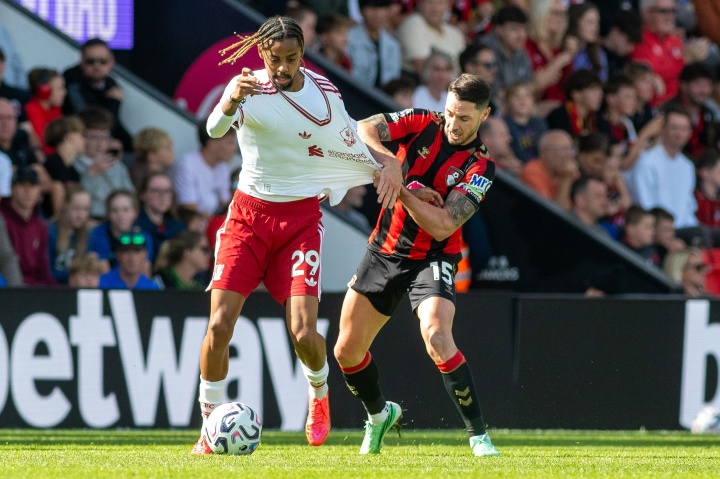 记者:齐达内测试两套阵容,姆巴佩缺席训练巴尔科拉赋予双重角色 记者:齐达内测试两套阵容,姆巴佩缺席训练巴尔科拉赋予双重角色